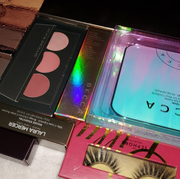 High-End Makeup Bundle - Picture 12 of 15